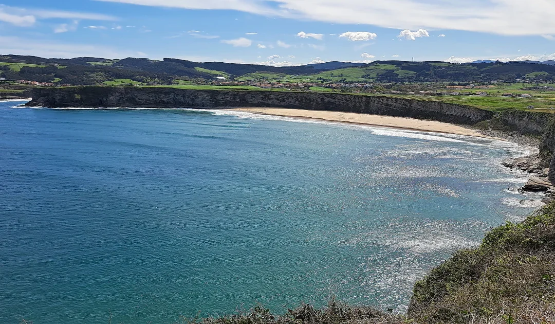 Ruta de Senderismo entre acantilados y monte de Cantabria